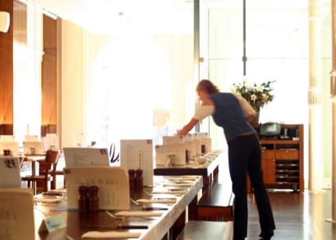 Finding Mindfulness in Waitressing & Meditation