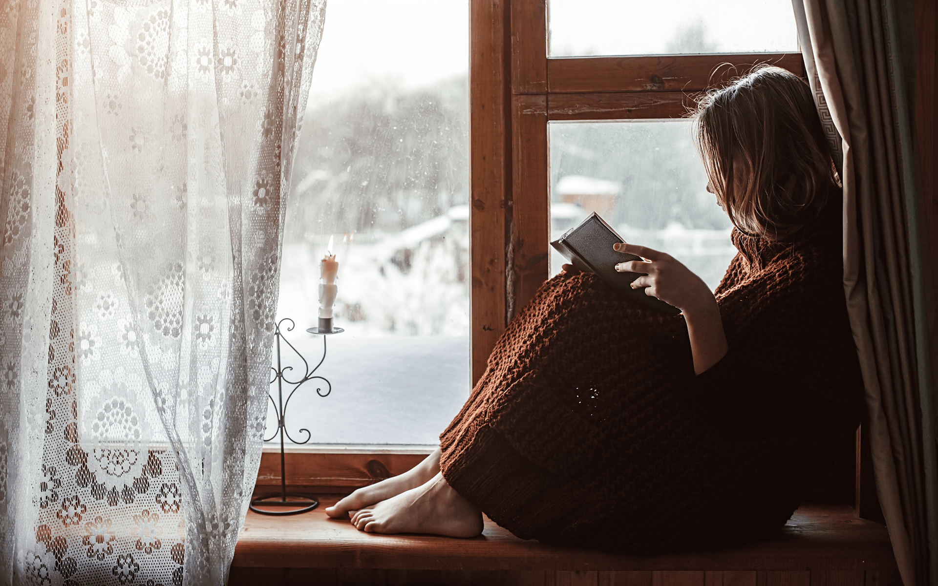 Mindful Holiday Reads: Books & Podcasts for Wellbeing